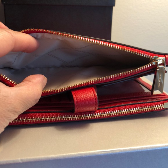 Flash Sale💥💥Michael Kors wallet/wristlet. Beautiful red!!!! Price firm - Picture 2 of 16